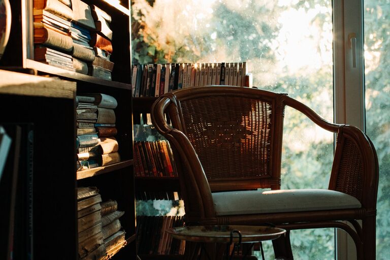 Tips for Creating a Cozy and Inviting Reading Nook at Home